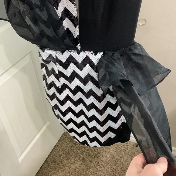 Lusso Australia dress - Picture 3 of 10